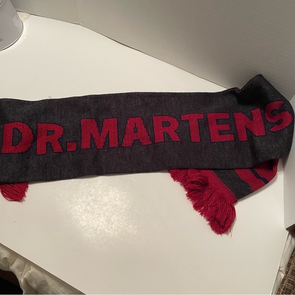 Dr. Martens scarf acrylic charcoal jacquard red - Picture 4 of 5